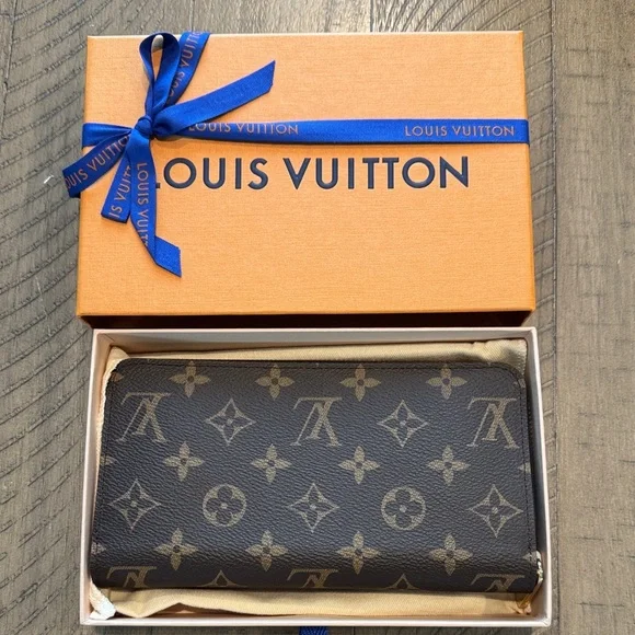 Authentic- BNWT Louis Vuitton Zippy Wallet - Picture 3 of 9